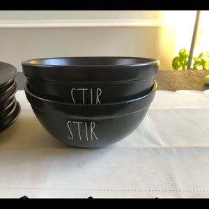 Dinner plates and 2 mixing bowls